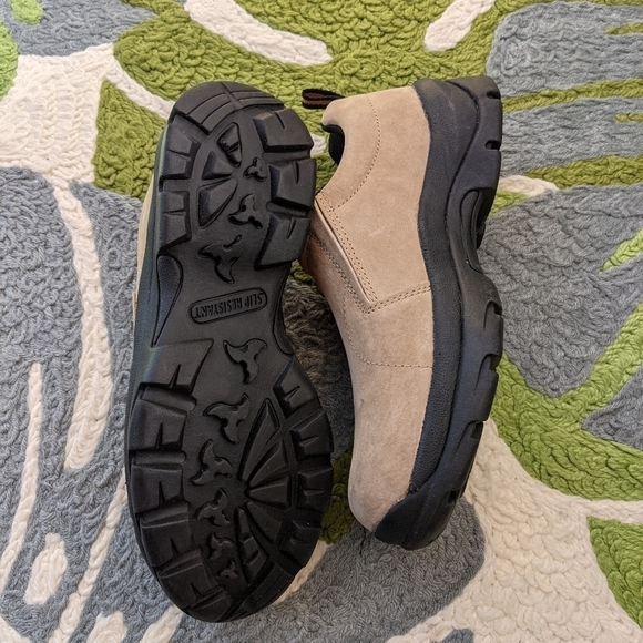 Duluth Trading Co Slip On Beige Suede Leather Slip Resistant Shoes Size 9 - Picture 2 of 5